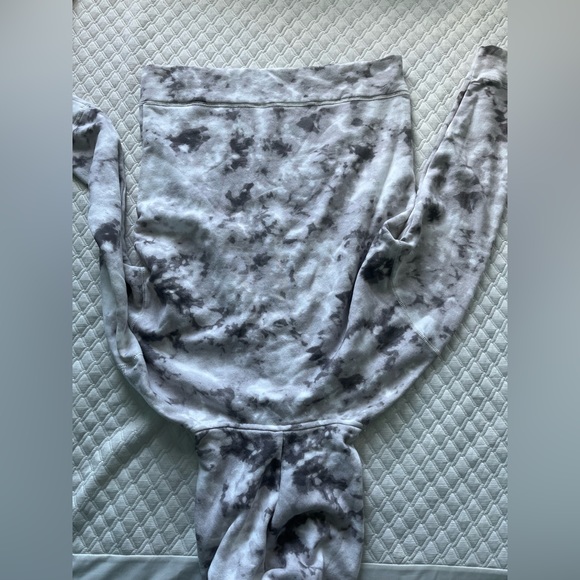 Cloud Pattern Hoodie - Picture 3 of 4